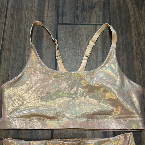 Brand New Fabletics set size Medium gorgeous holographic set - Picture 1 of 4